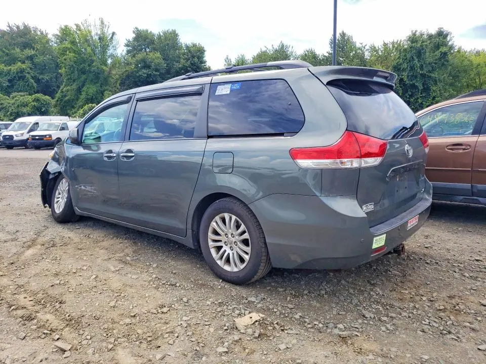 2013 TOYOTA SIENNA XLE 8-PASSENGER  