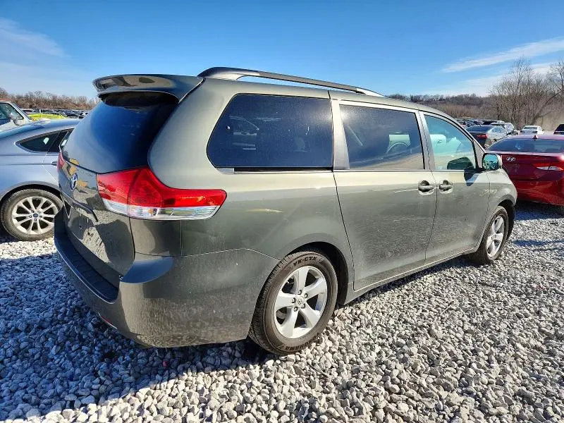 2012 TOYOTA SIENNA LE  