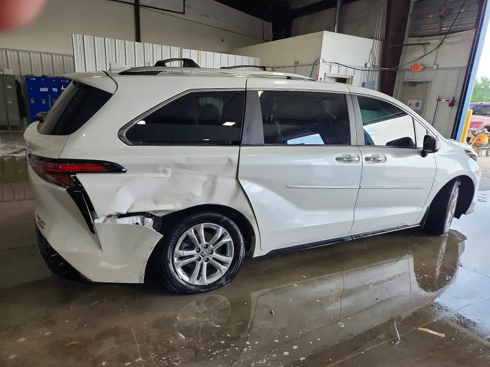 2024 TOYOTA SIENNA PLATINUM 7-PASSENGER  