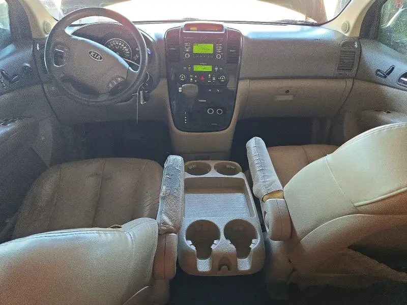 2011 KIA SEDONA EX  