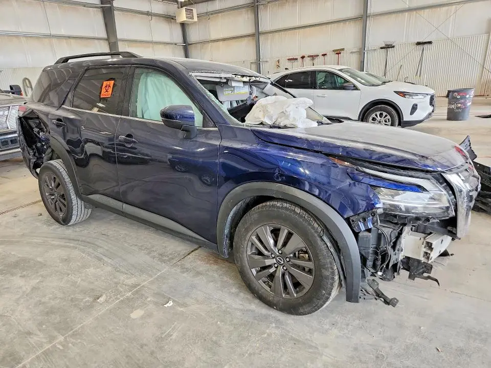 2022 NISSAN PATHFINDER SV  