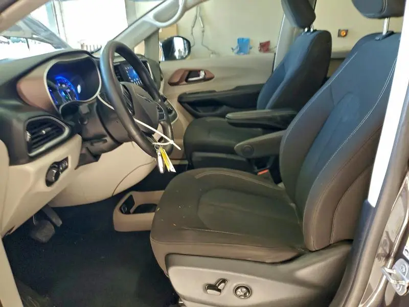 2021 CHRYSLER VOYAGER LX  