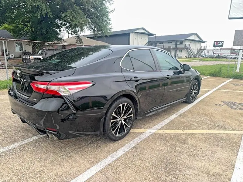 2018 TOYOTA CAMRY SE  