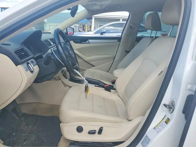 2013 VOLKSWAGEN PASSAT SE  