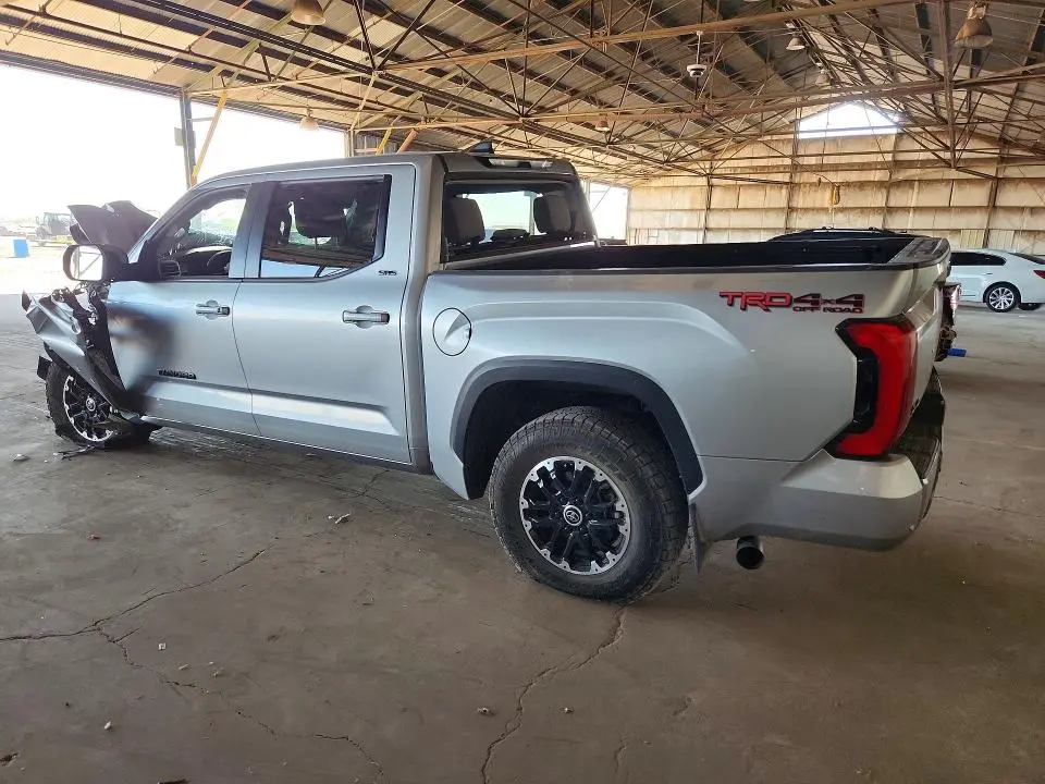 2024 TOYOTA TUNDRA SR5  