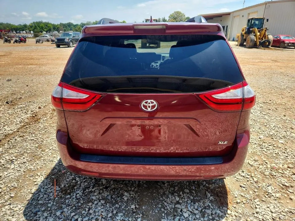 2019 TOYOTA SIENNA XLE 8-PASSENGER  