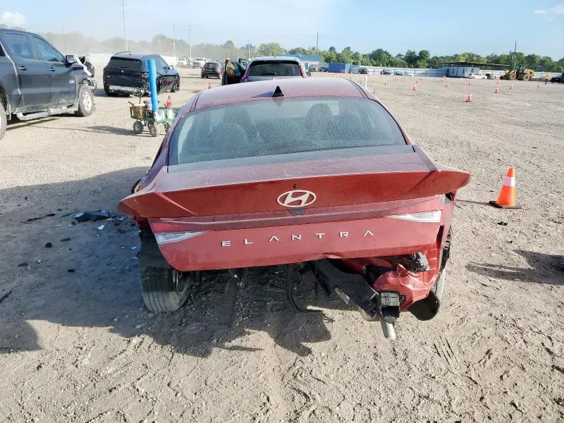 2024 HYUNDAI ELANTRA SE  