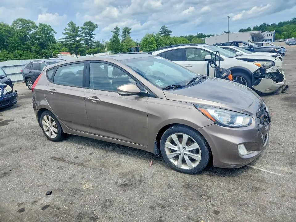 2013 HYUNDAI ACCENT SE  