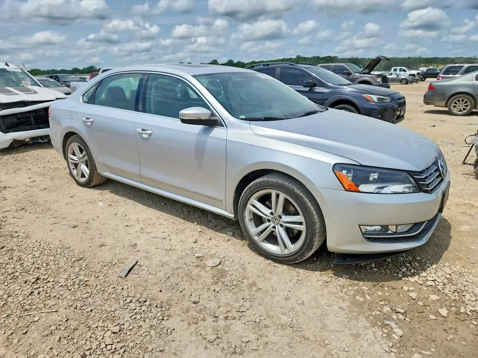2012 VOLKSWAGEN PASSAT SE  