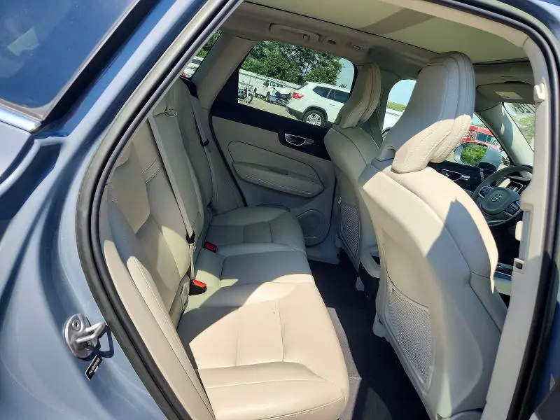 2023 VOLVO XC60 PLUS  
