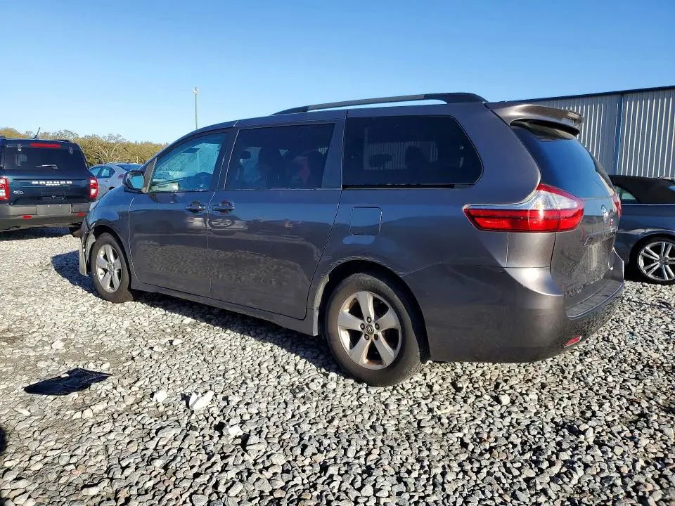 2018 TOYOTA SIENNA LE  