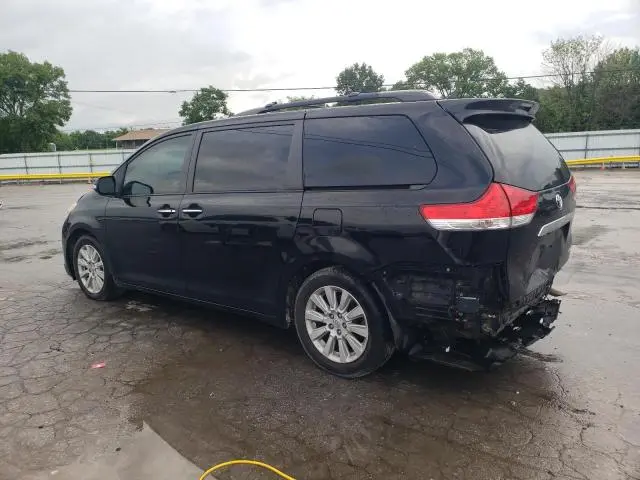 2013 TOYOTA SIENNA XLE  