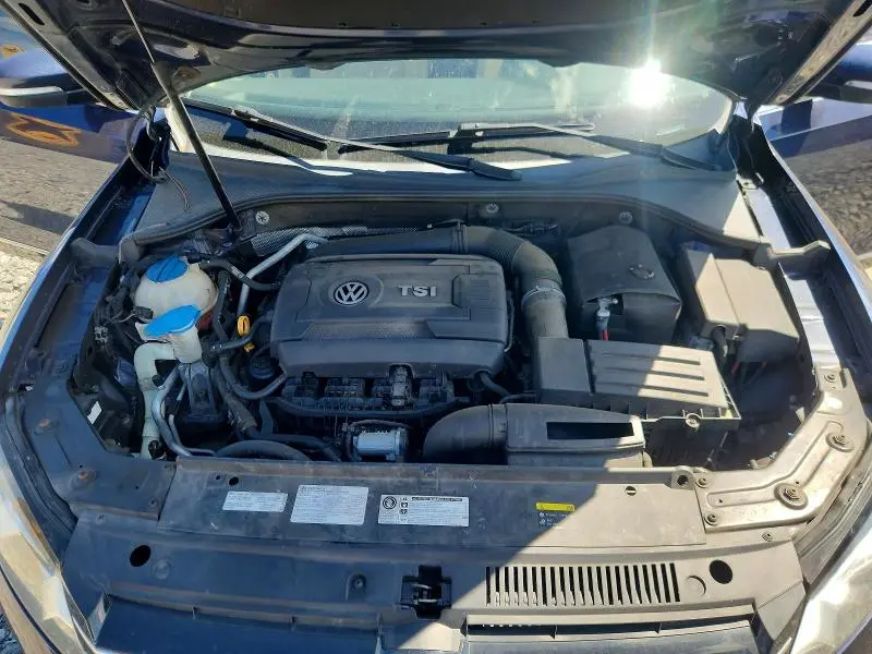 2015 VOLKSWAGEN PASSAT SE  
