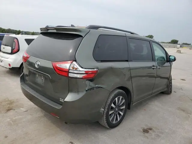 2019 TOYOTA SIENNA XLE