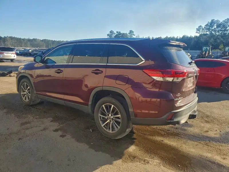 2019 TOYOTA HIGHLANDER SE  