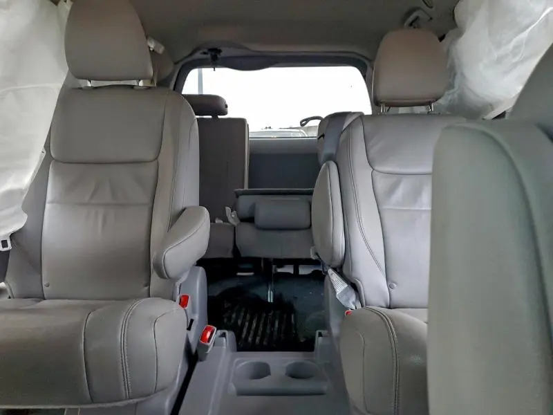 2017 TOYOTA SIENNA XLE  