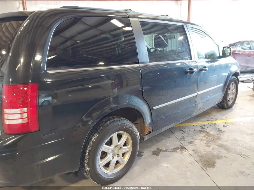 2010 CHRYSLER TOWN & COUNTRY TOURING PLUS