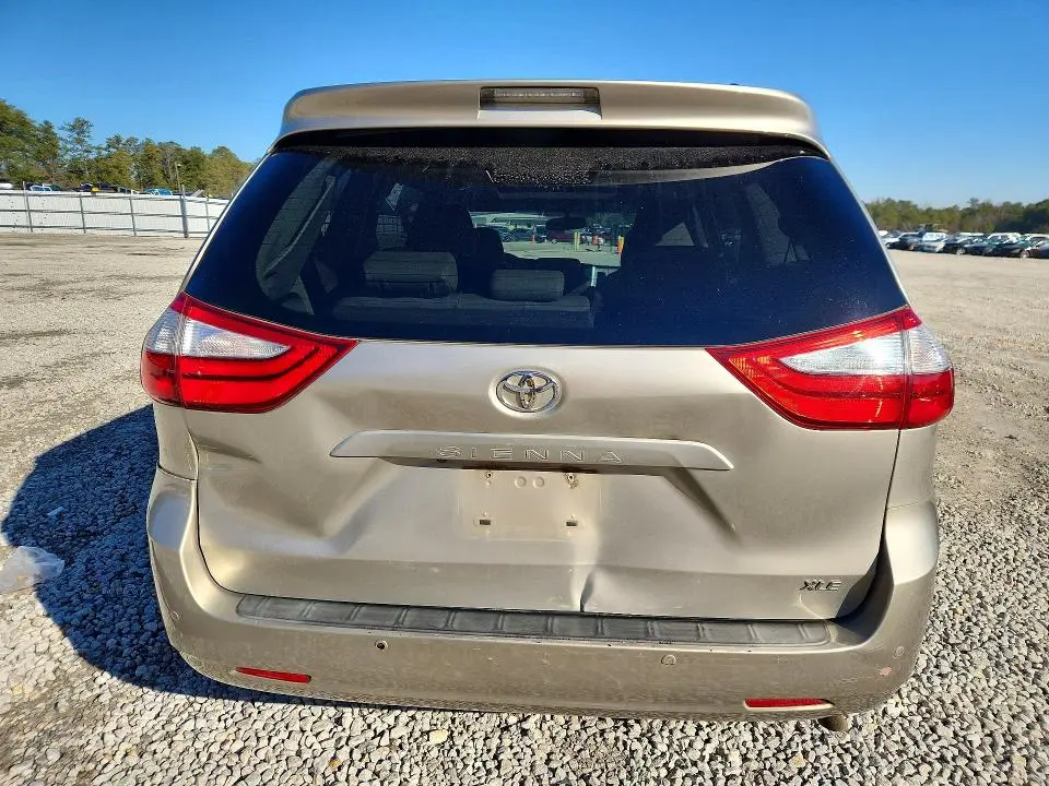 2016 TOYOTA SIENNA XLE  