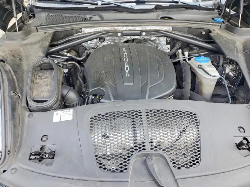 2017 PORSCHE MACAN   