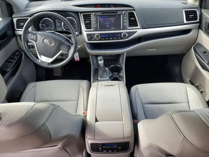 2017 TOYOTA HIGHLANDER LE  