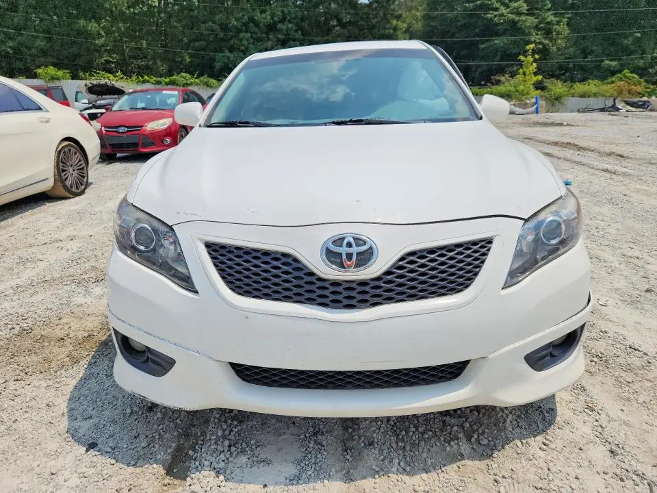 2011 TOYOTA CAMRY SE  