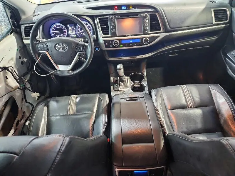 2017 TOYOTA HIGHLANDER SE  