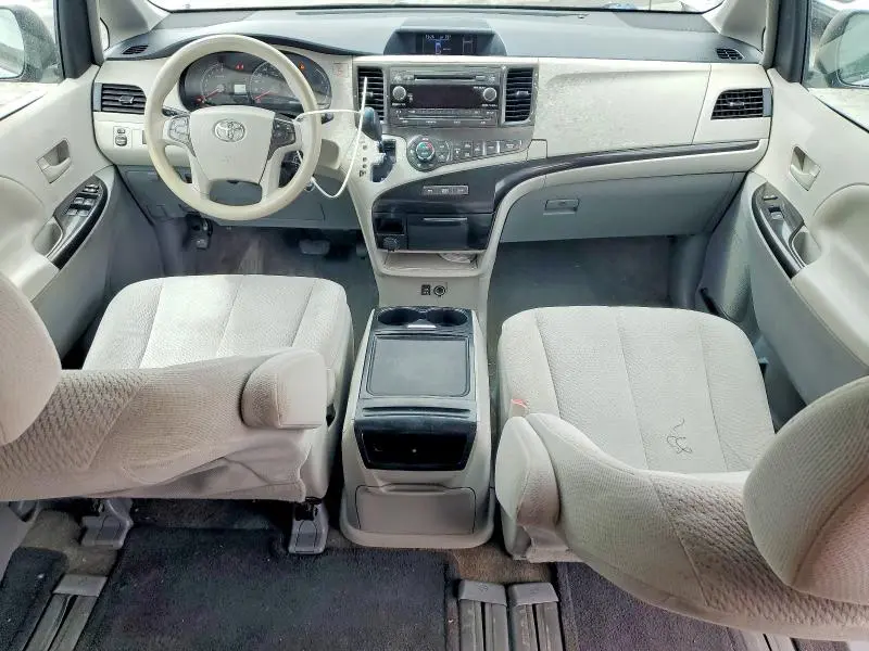 2014 TOYOTA SIENNA LE  
