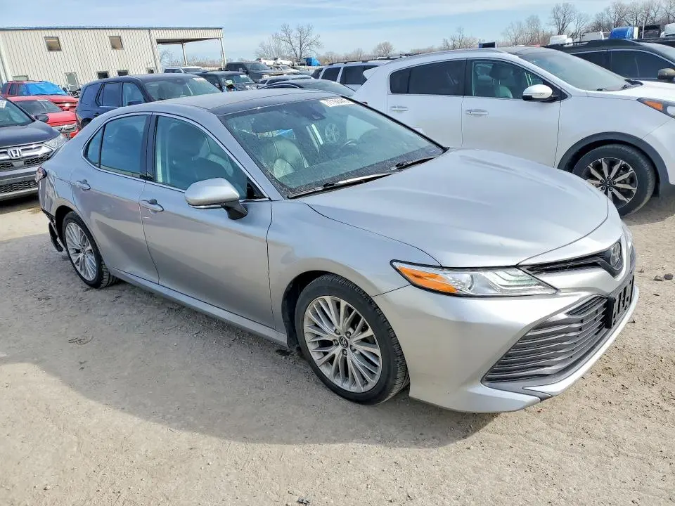 2019 TOYOTA CAMRY XLE  
