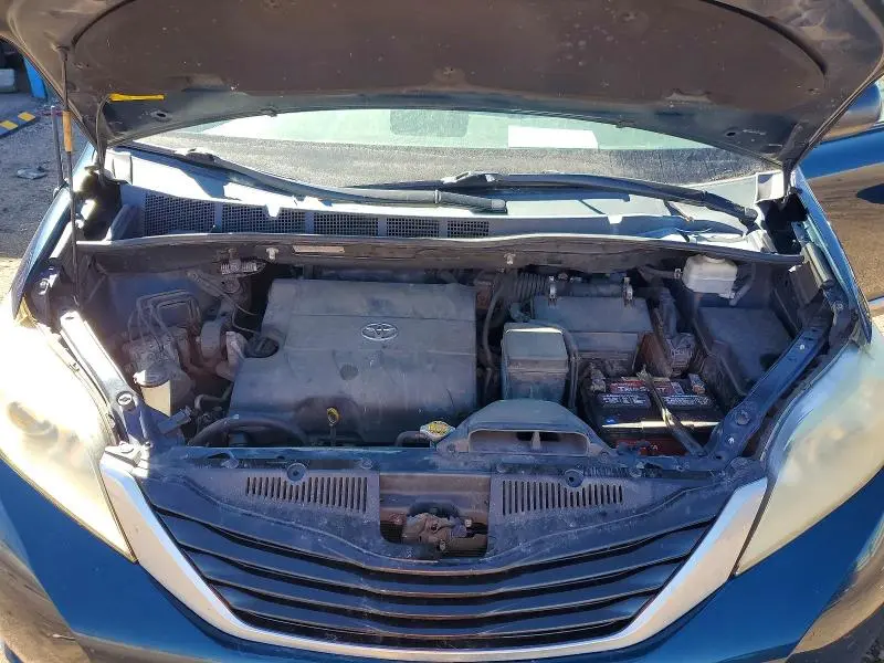 2012 TOYOTA SIENNA LE 8-PASSENGER  