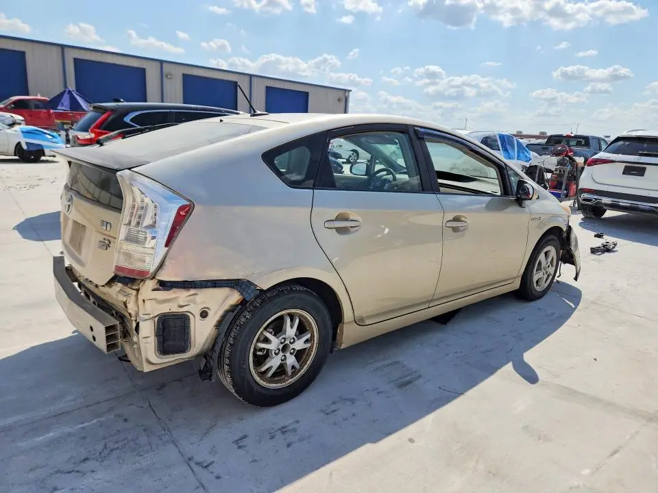 2011 TOYOTA PRIUS THREE  