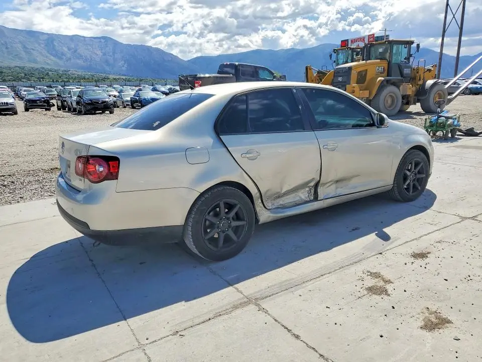 2010 VOLKSWAGEN JETTA S  