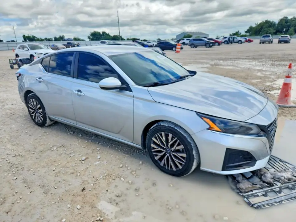 2023 NISSAN ALTIMA SV  