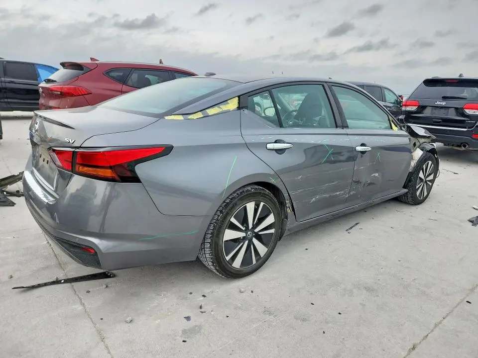 2022 NISSAN ALTIMA SV  