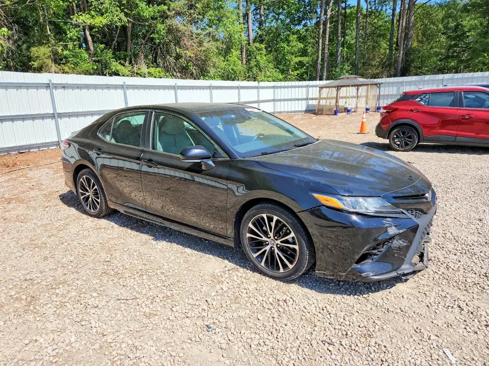 2018 TOYOTA CAMRY SE  