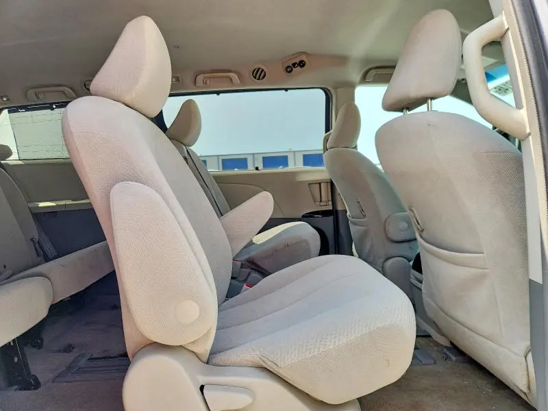 2011 TOYOTA SIENNA LE  