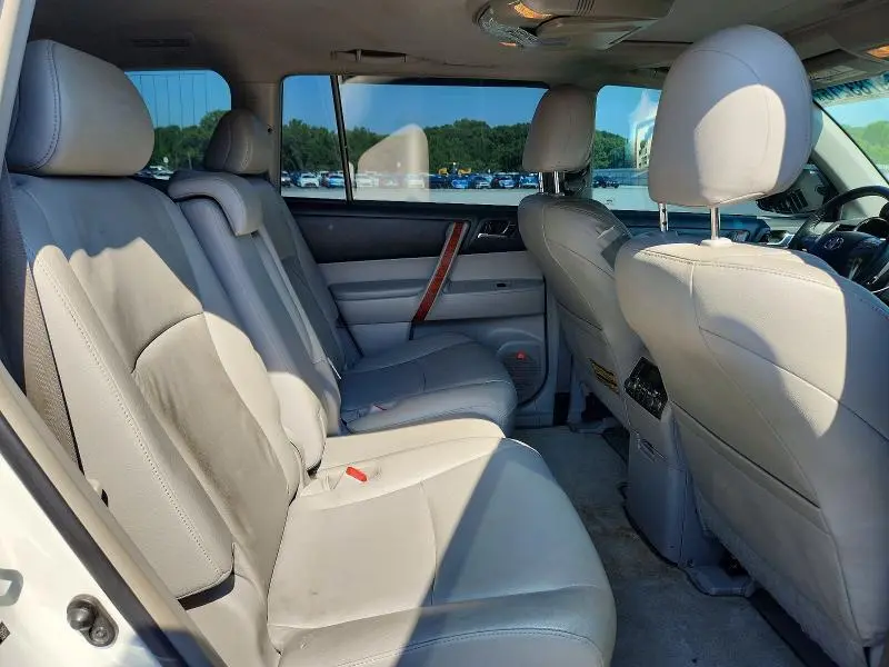 2010 TOYOTA HIGHLANDER LIMITED  