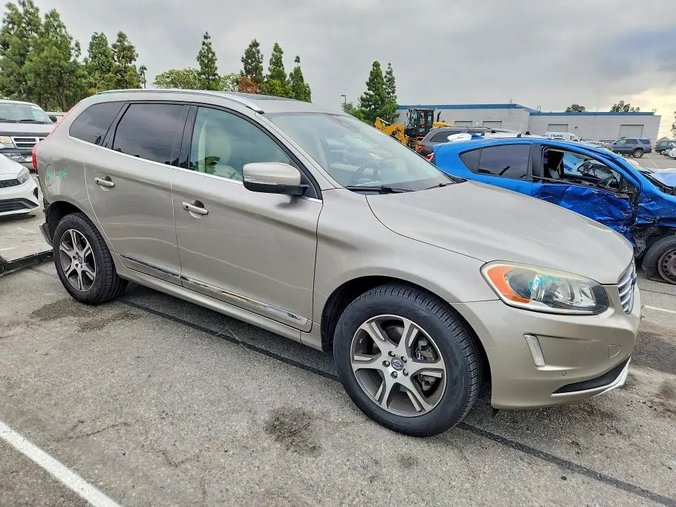 2014 VOLVO XC60 T6  