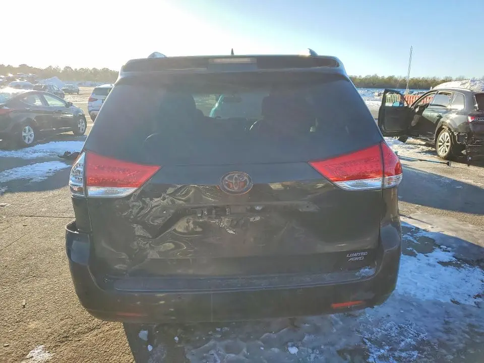 2014 TOYOTA SIENNA XLE  