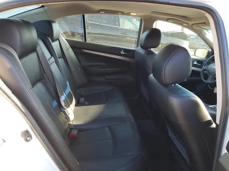2015 INFINITI Q40 BASE  