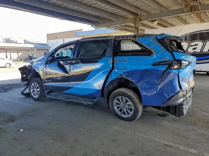 2024 TOYOTA SIENNA LE 8-PASSENGER  