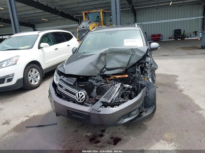 2016 VOLKSWAGEN TIGUAN R-LINE