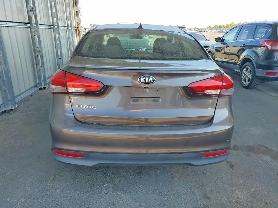 2017 KIA FORTE LX  