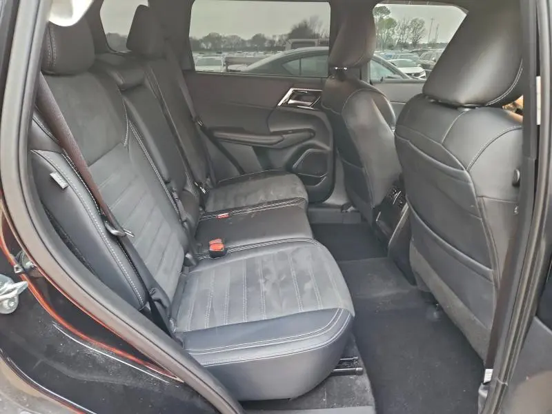 2024 MITSUBISHI OUTLANDER SE  