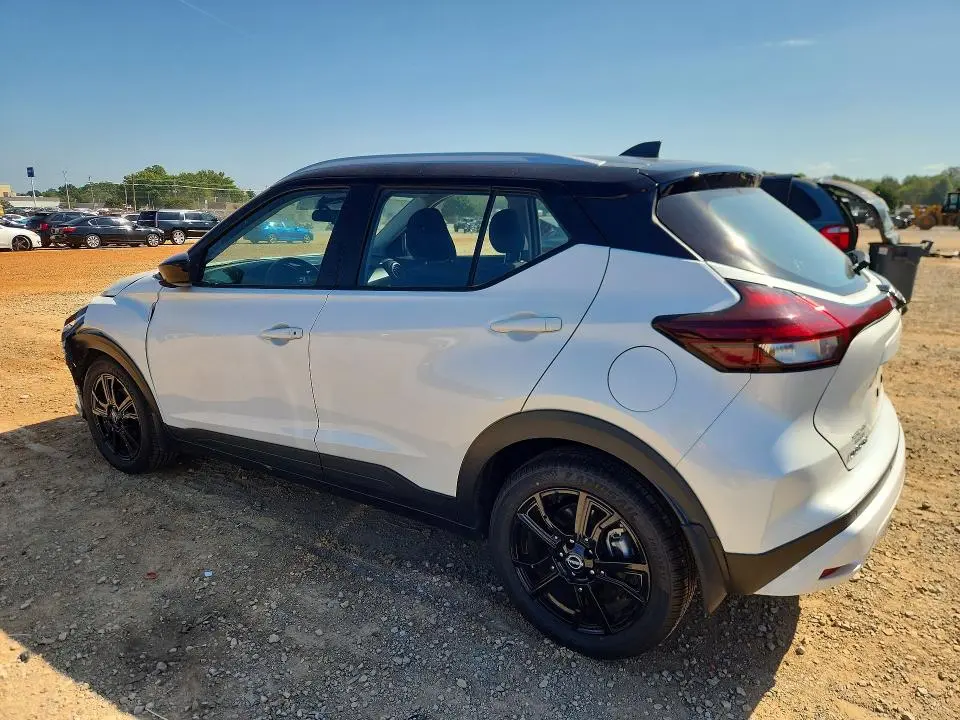 2022 NISSAN KICKS SV  