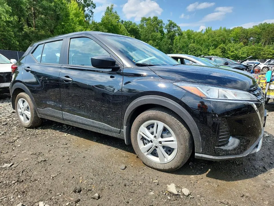 2023 NISSAN KICKS S  