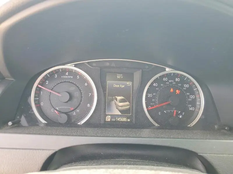 2016 TOYOTA CAMRY SE  
