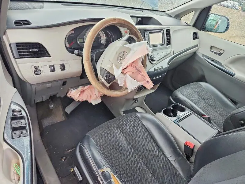 2014 TOYOTA SIENNA SPORT  