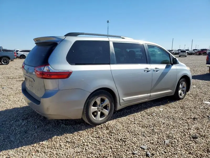 2017 TOYOTA SIENNA LE  