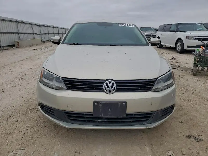 2011 VOLKSWAGEN JETTA SE  