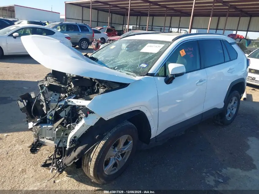 2025 TOYOTA RAV4 XLE